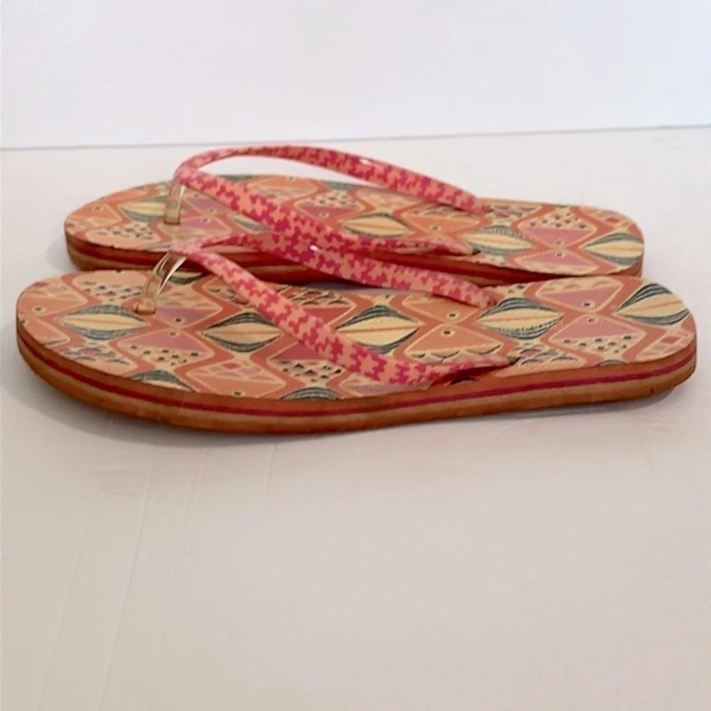 Vera Bradley Coral Go Fish Flip Flops size 7-8 EUC